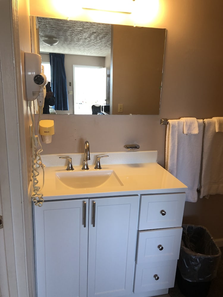No pets - Basic Double Room, 2 Double Beds, Non Smoking photo 2