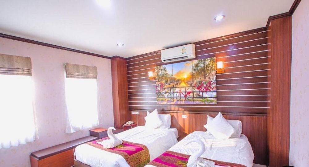 Deluxe Twin Room photo 2