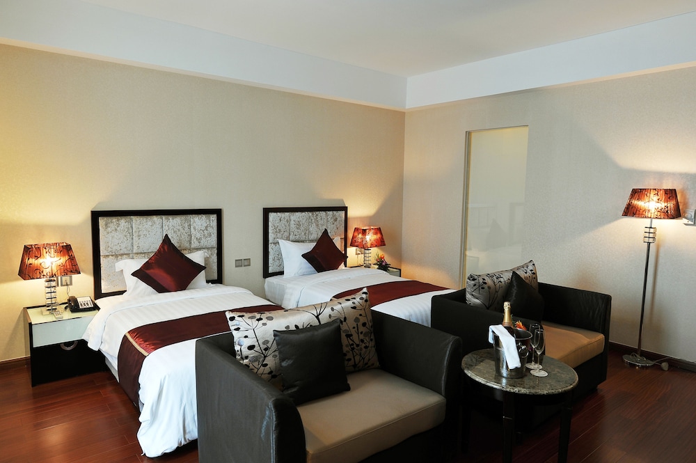 Premier Deluxe Twin Room photo 3