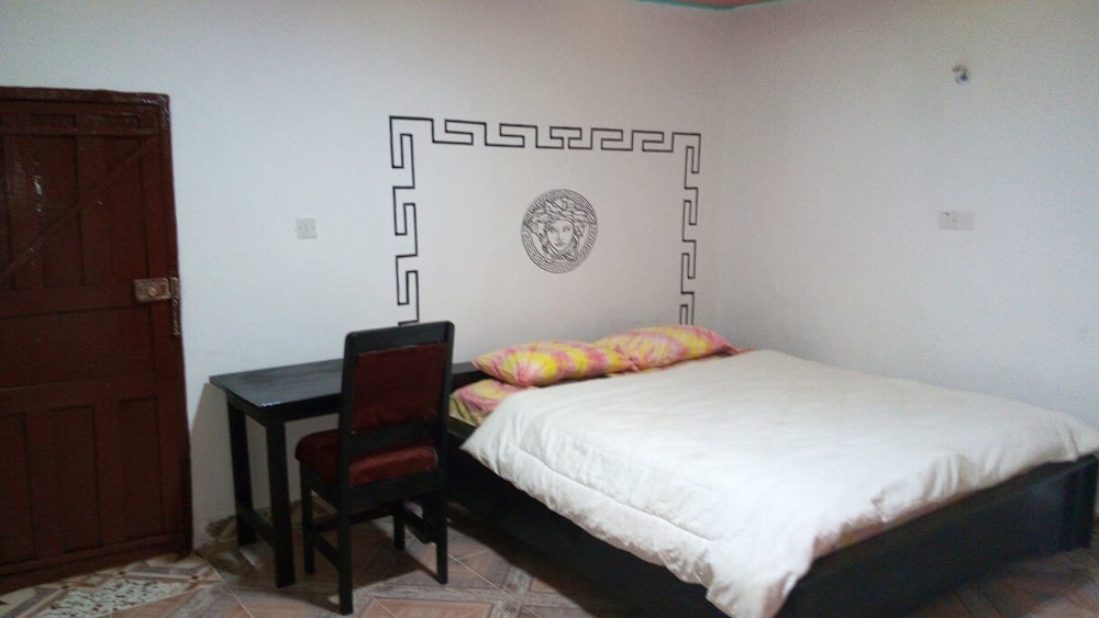 Suite (Large King with Balcony) photo 3