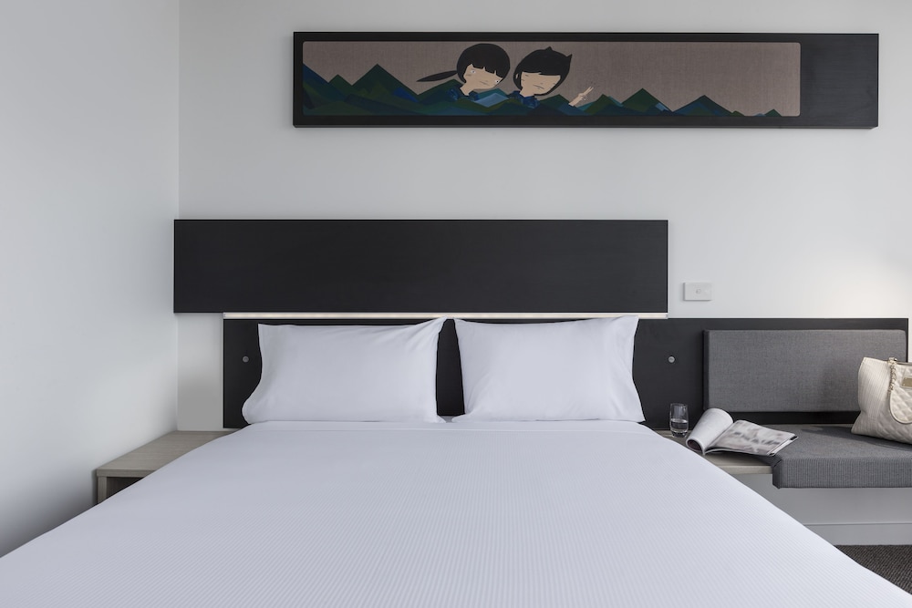 Superior Room, 1 Queen Bed, City View