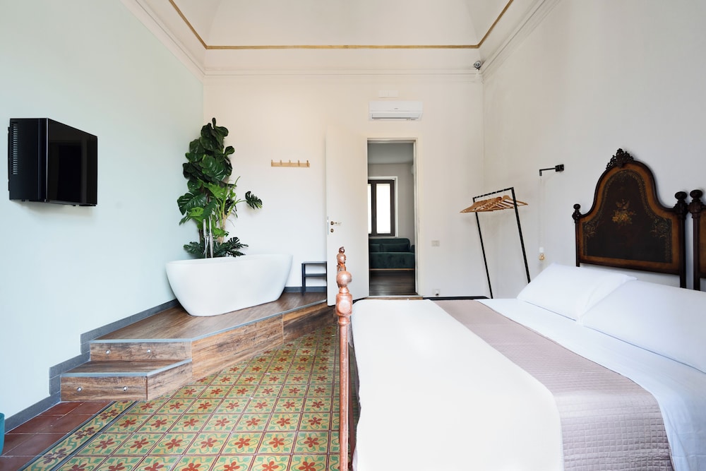 Quadruple Room, City View (Proserpina)