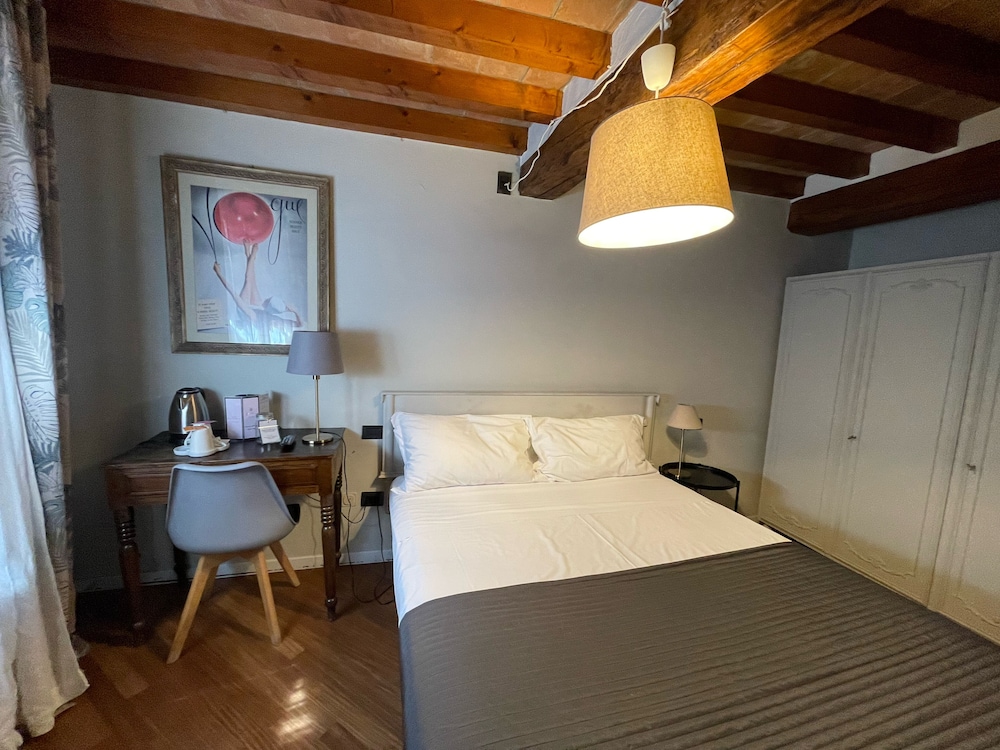 Double Room - Photo 7