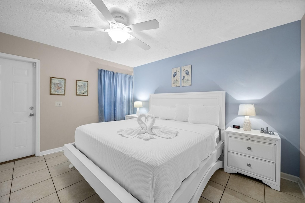 Townhome, Multiple Beds (126 Seagrass Way )