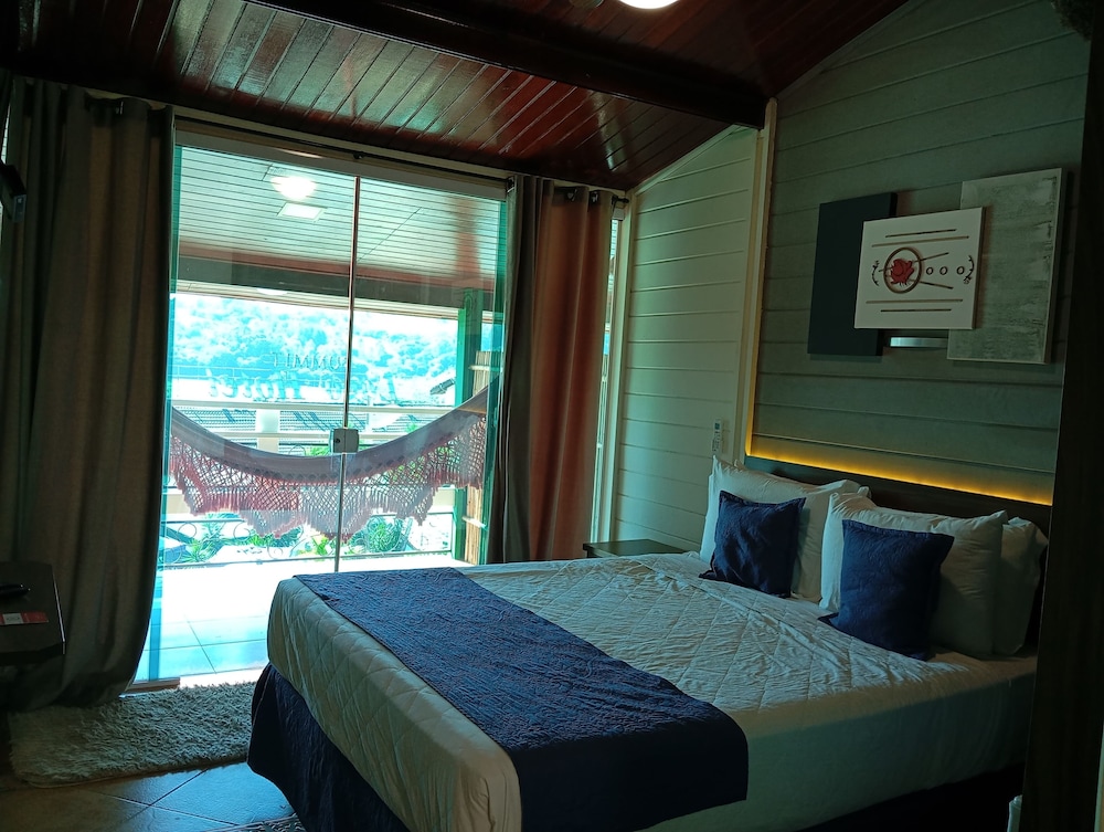 Luxury Chalet, 1 Bedroom, Lake View, Poolside