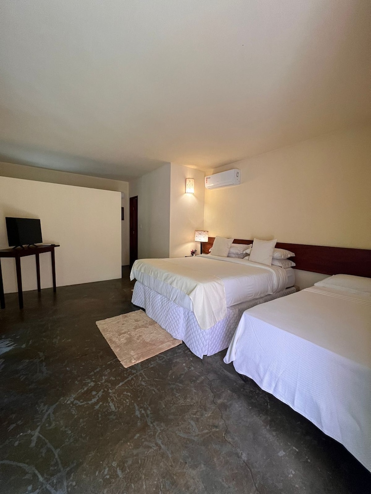 Luxury Double Or Twin Room, Lanai, Garden View
