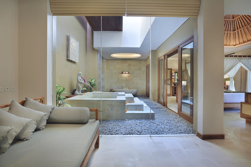 Suite with Jacuzzi (with Daily Afternoon Tea)