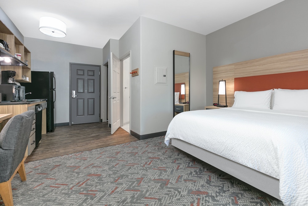 Studio Suite, 1 Queen Bed, Accessible Bathtub (Mobility) photo 3