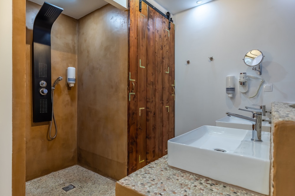 Superior Double Room, Pool View - Photo 10