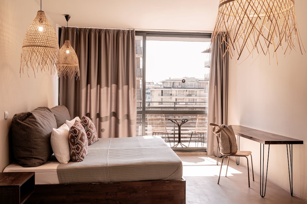 Standard Double Room, 2 Twin Beds, Partial Sea View