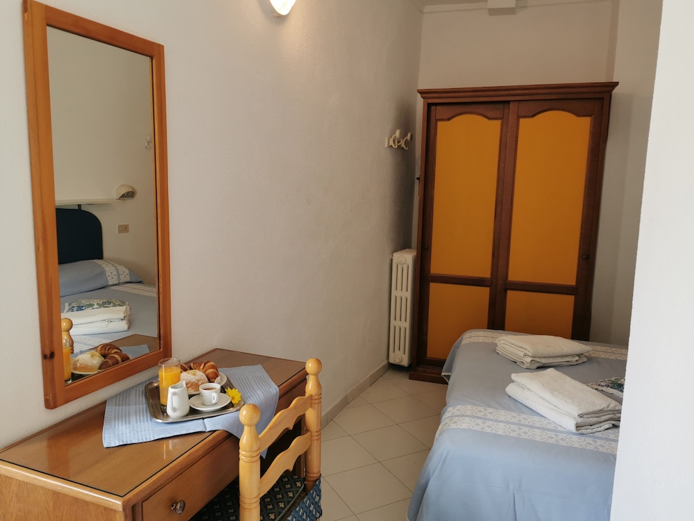 Triple Room - Photo 9