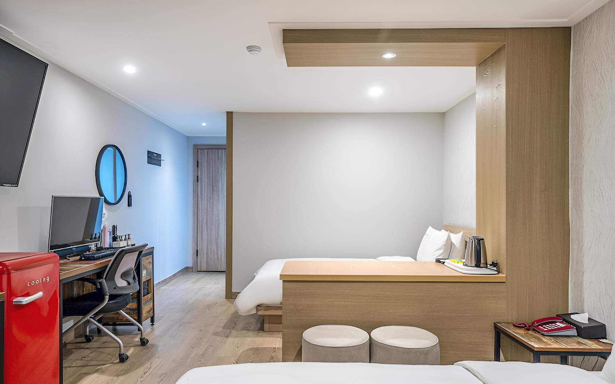 Room (Premium Twin - Gaming 2PC (OTT TV)) photo 3