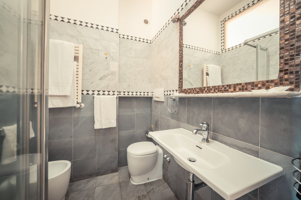 Deluxe Double or Twin Room, Balcony, Sea View - Photo 14