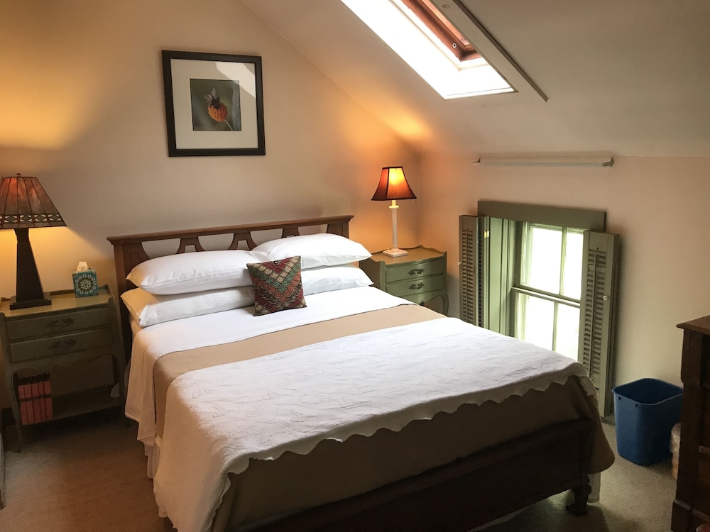 Room 6 photo 1