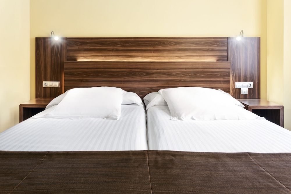Double Room (Twin) - Photo 7