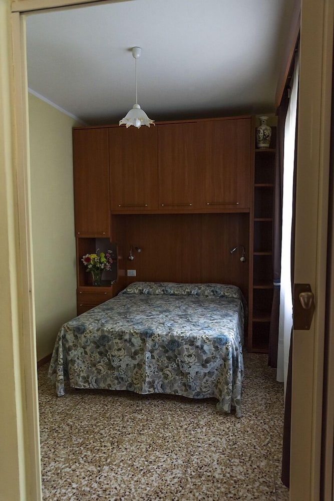 Standard Quadruple Room (no Lake view) photo 2