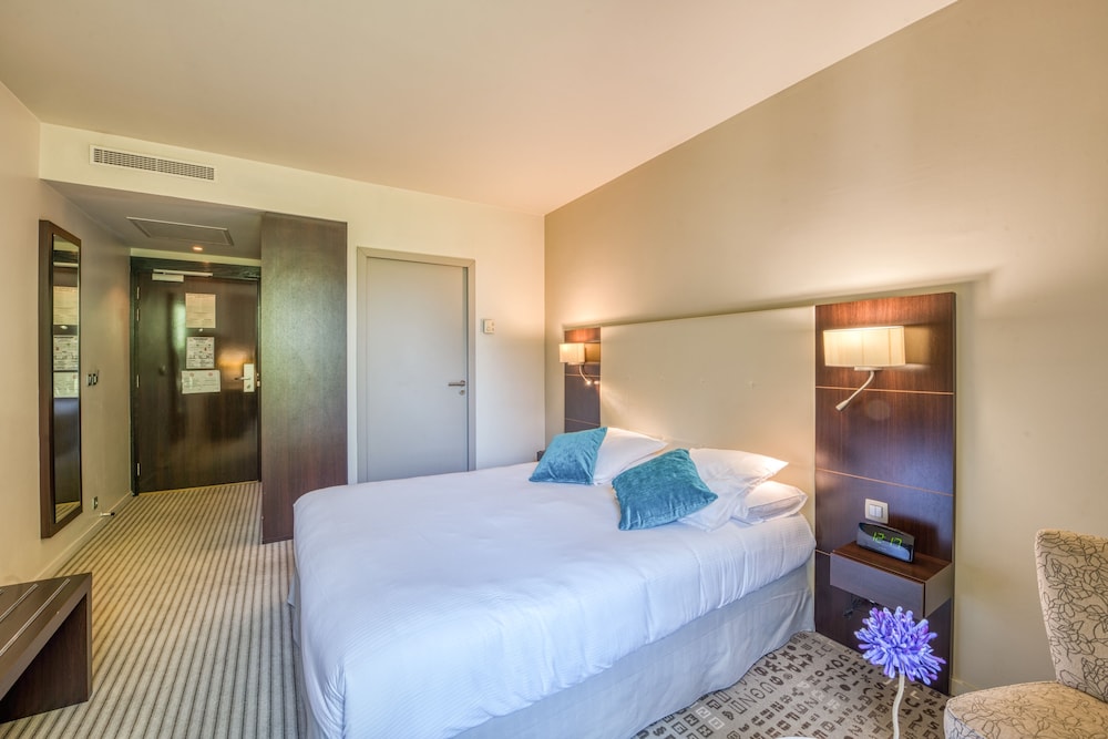 Superior Room, 1 Queen Bed, Garden View photo 2