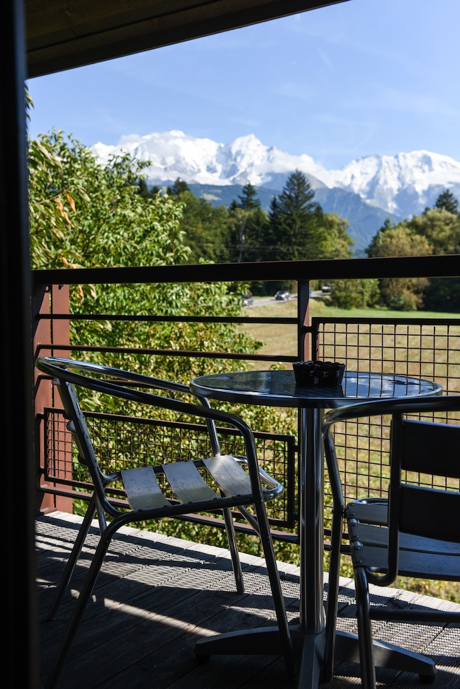 Standard Apartment, 1 Queen Bed, Balcony, Mountain View - Photo 4