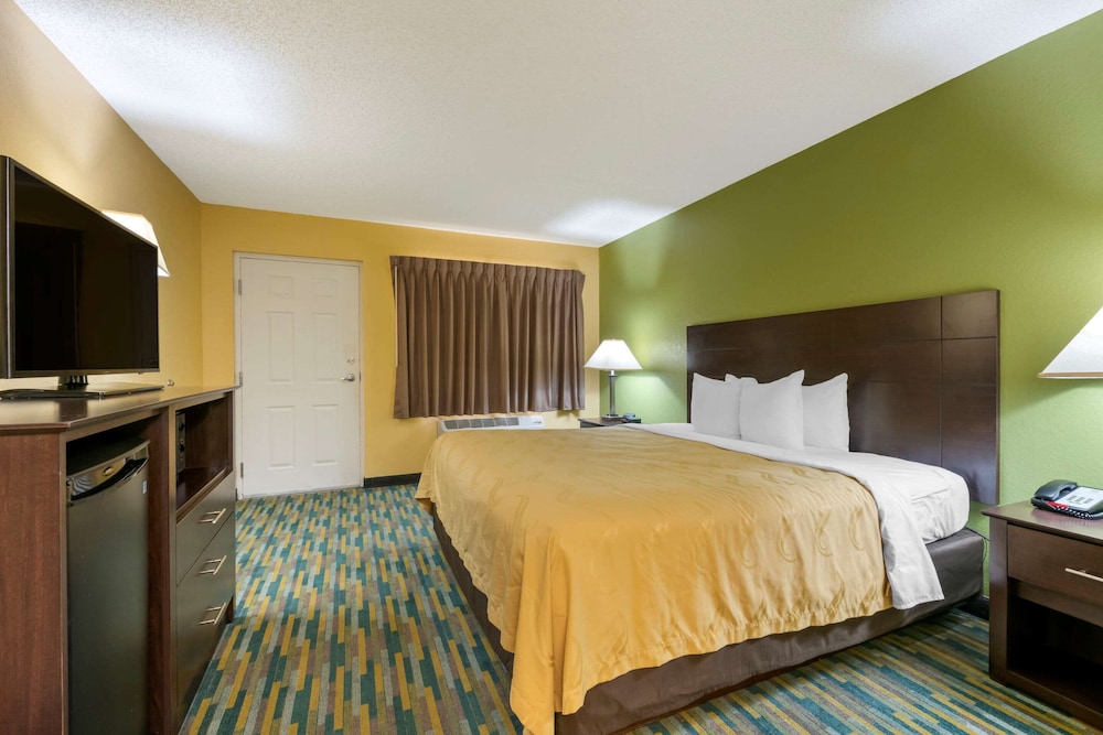 1 King Bed, Suite, Nonsmoking - Photo 2