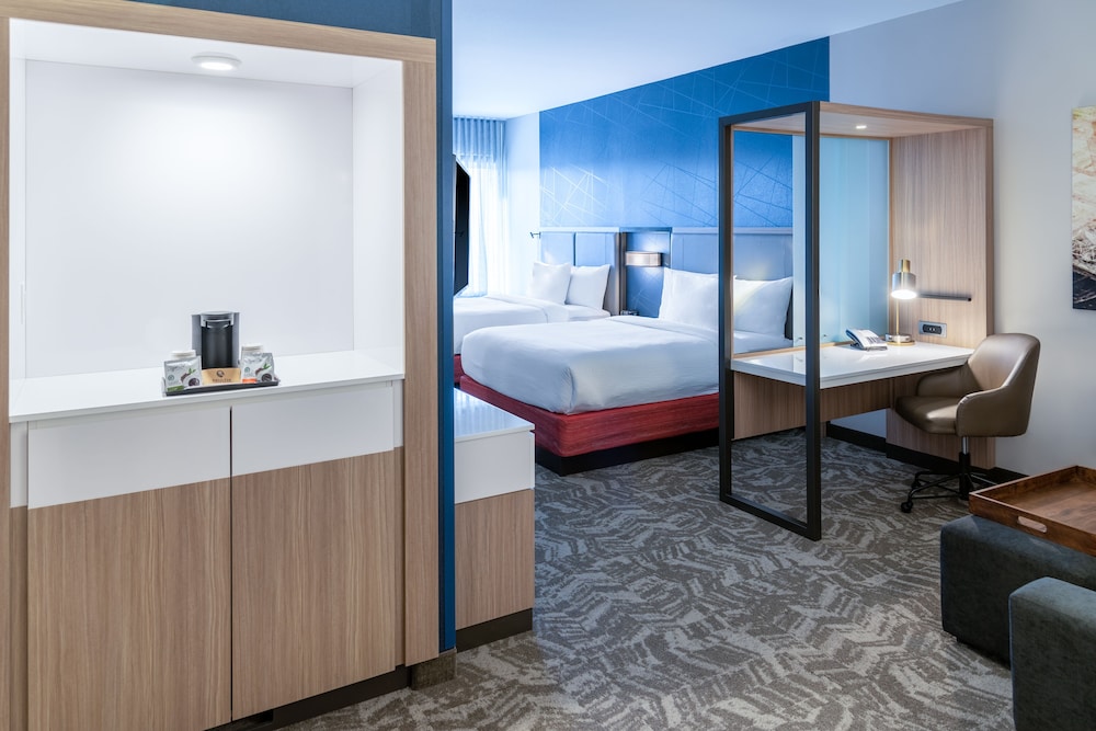 Suite, 2 Queen Beds (Hearing Accessible) photo 1