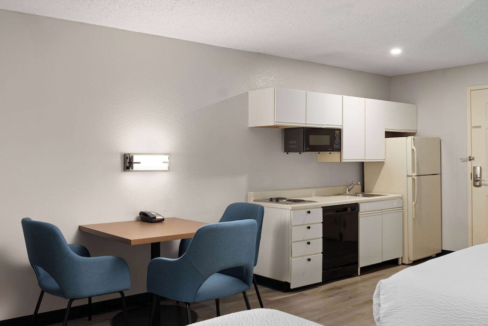 Room, 2 Double Beds, Accessible - Photo 3