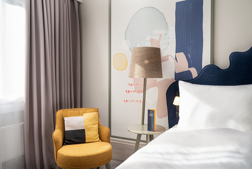 Standard Room, 2 Twin Beds (Bath/Shower Combo)