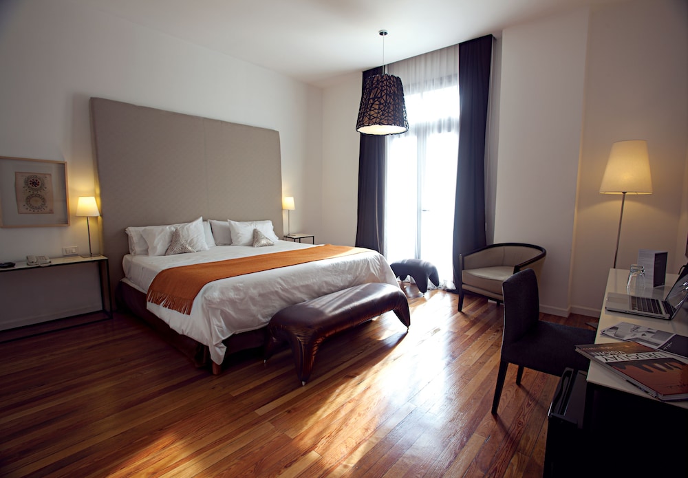 Suite, 1 King Bed, Non Smoking - Photo 2