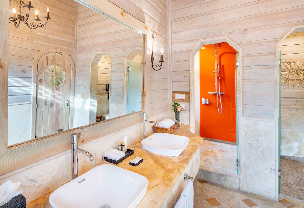 Villa, 1 King Bed, Balcony, Oceanfront