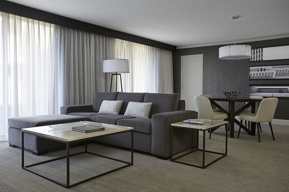 Club Suite, 1 Bedroom - Photo 2