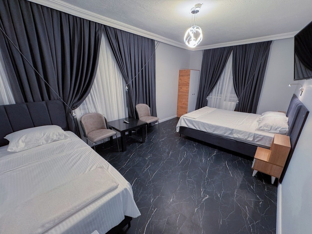 Classic Double Room, Balcony, City View photo 3