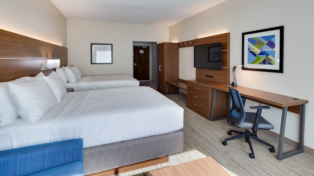 Suite, Multiple Beds - Photo 4