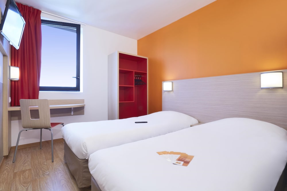 Standard Room, 2 Twin Beds photo 2