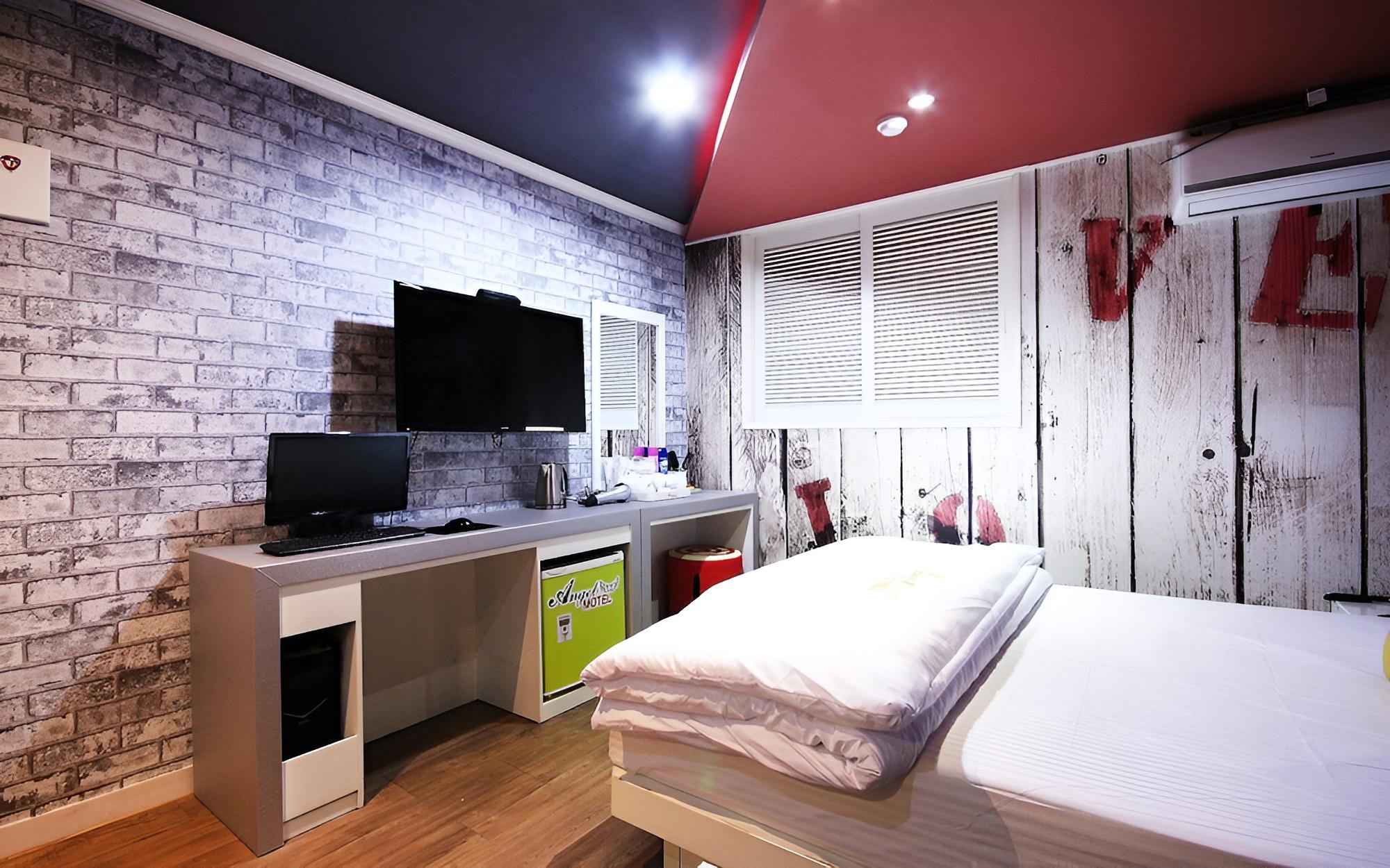 Room (Standard Room) - Photo 9
