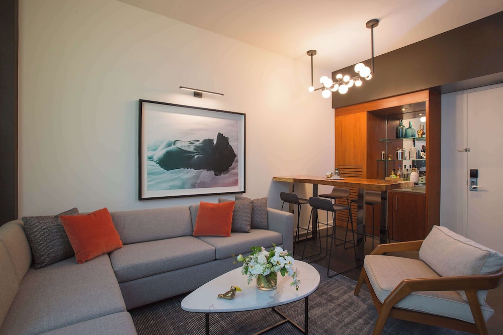 Andaz Cabana Suite