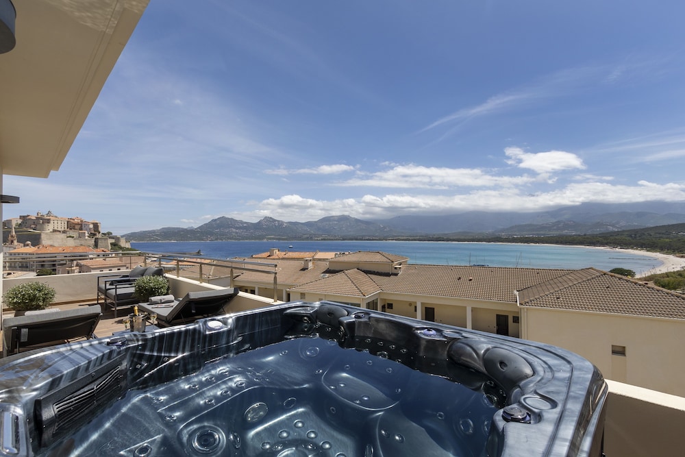 Panoramic Suite, Hot Tub, Sea View (Prestige) photo 3
