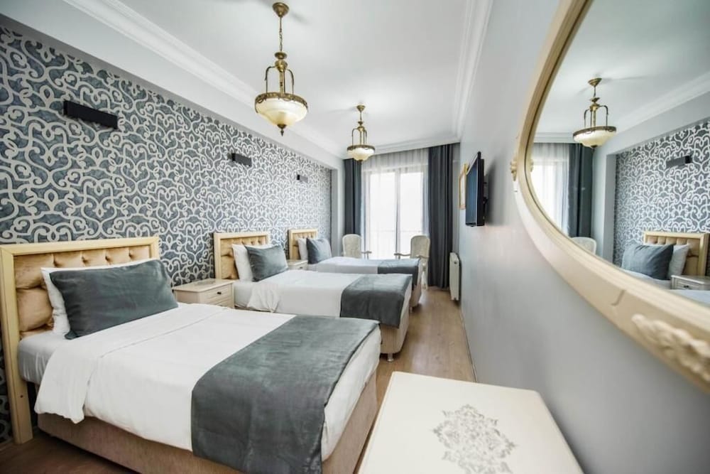 Deluxe Triple Room photo 2