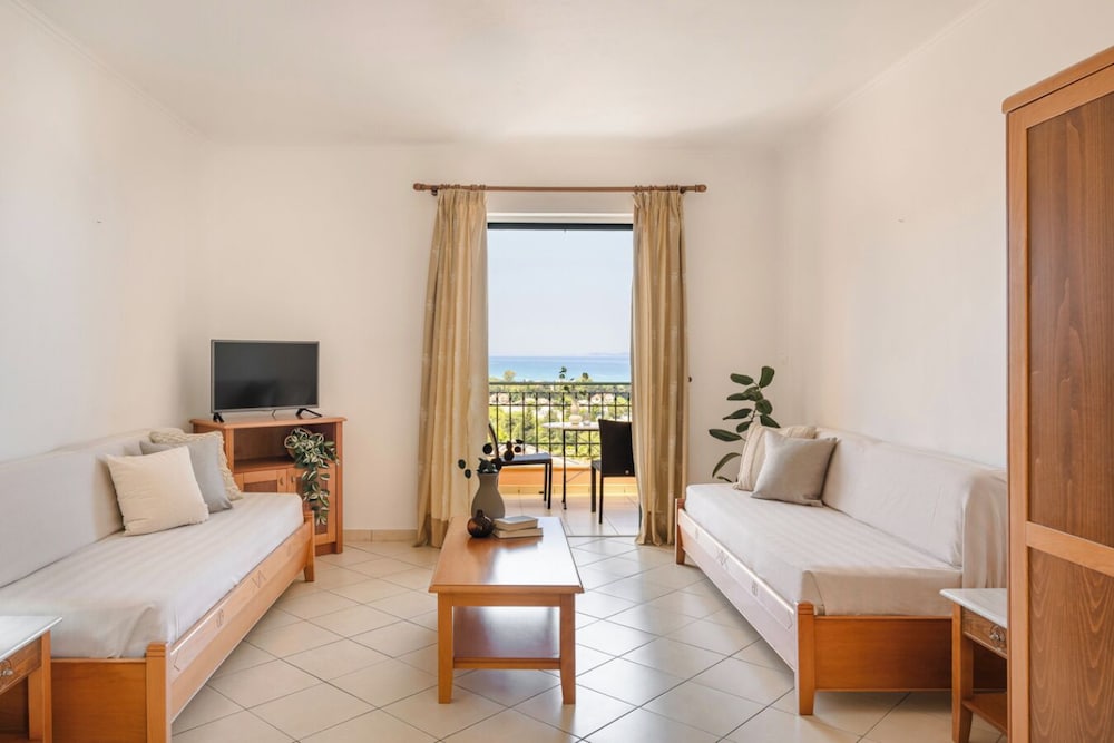 Superior Apartment, 1 Bedroom, Sea View - Photo 6