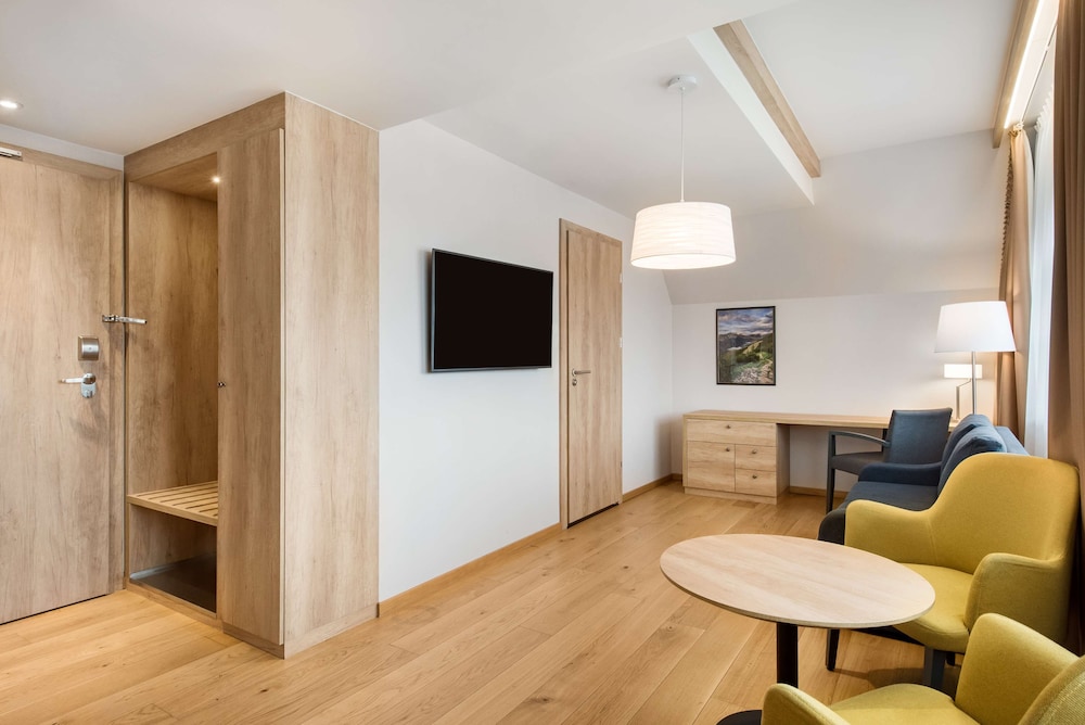 Suite - Photo 4