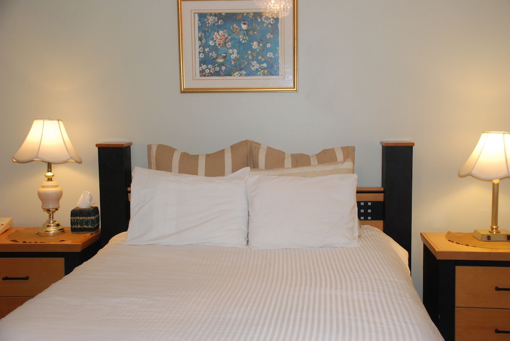 Superior Room, 1 Queen Bed, Private Bathroom photo 2