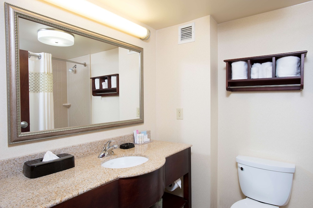 Deluxe Room, 1 King Bed, Non Smoking - Photo 4