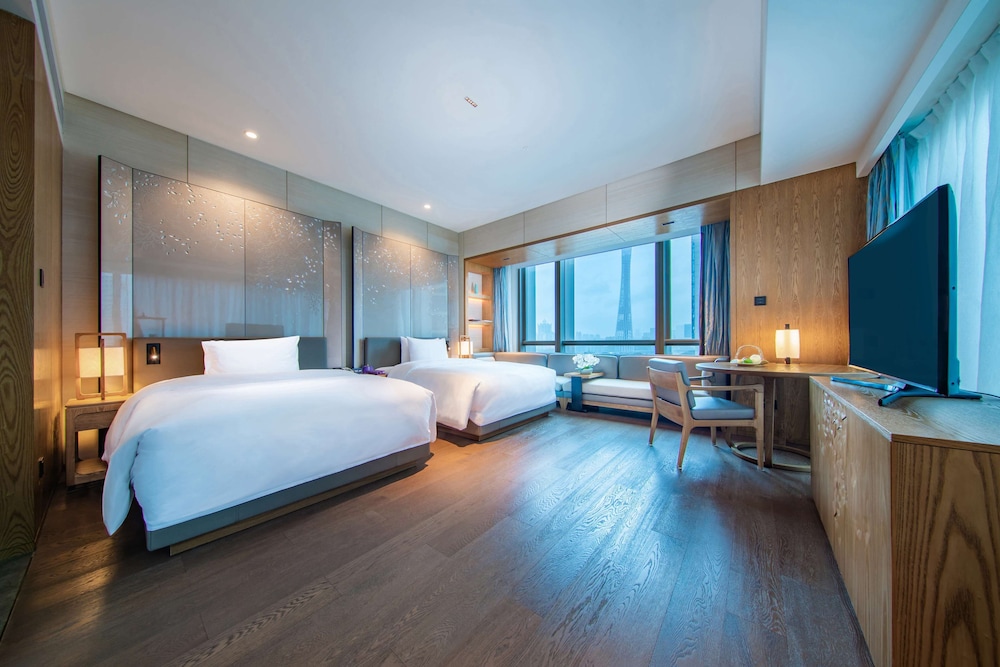 Two Queen Deluxe Room Canton Tower River View
