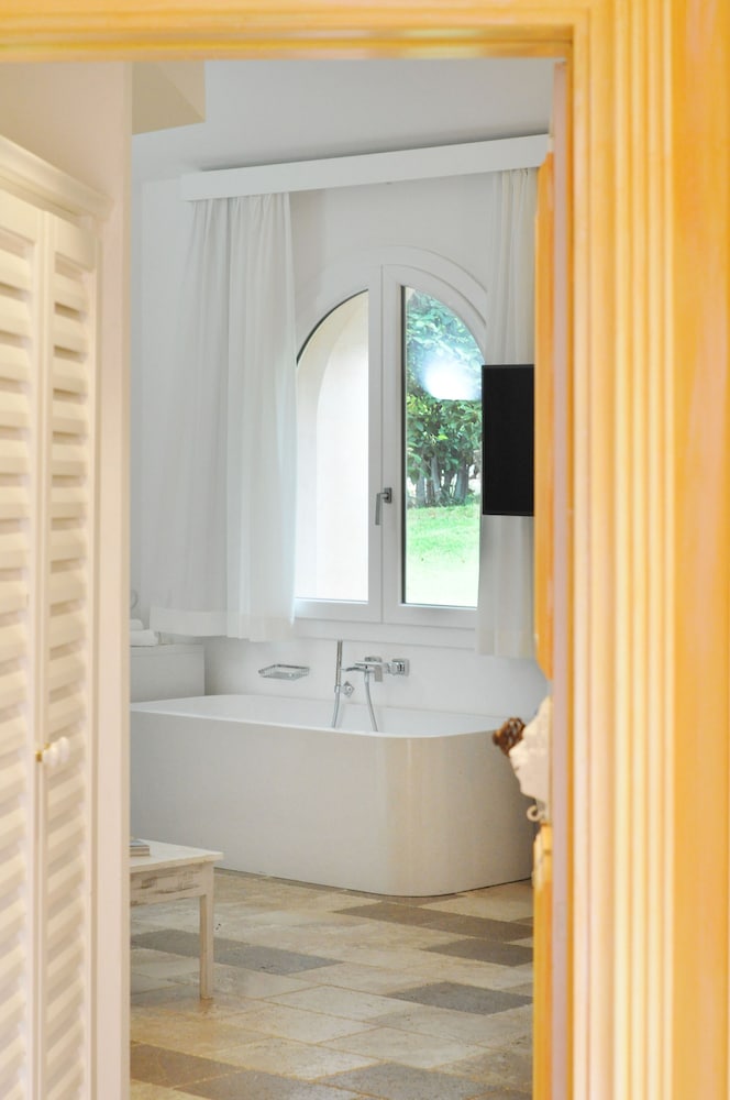 Suite - Photo 8