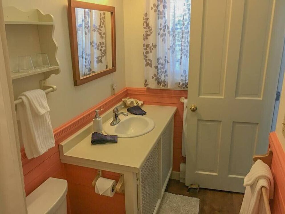 Double Room, 1 King Bed, Sea View (The Stephen Taber) photo 2
