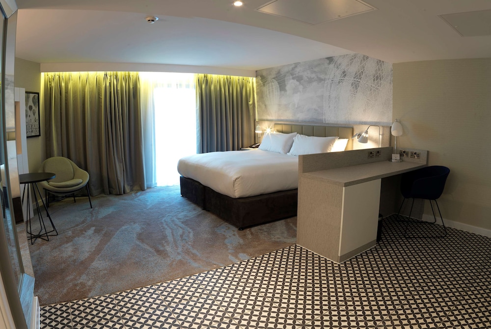 Deluxe Room, 1 King Bed photo 1