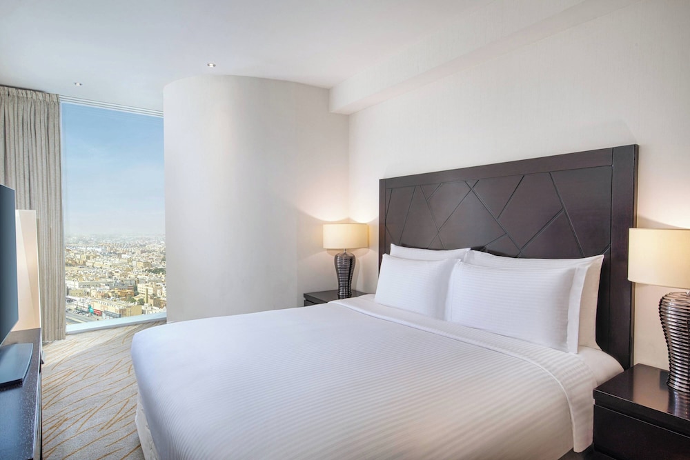 Suite, 2 Bedrooms, City View - Photo 5