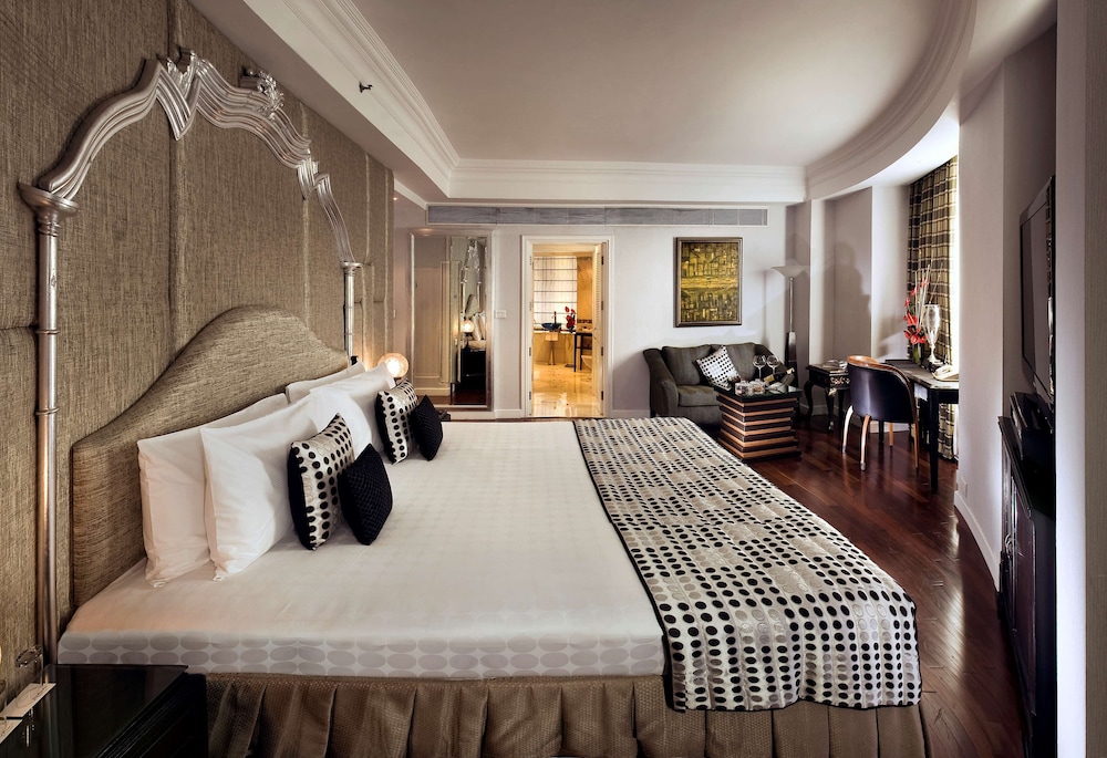 Crescent Suite