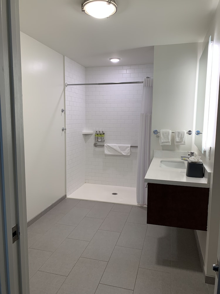 Suite, 2 Bedrooms, Kitchen, Pool View photo 2