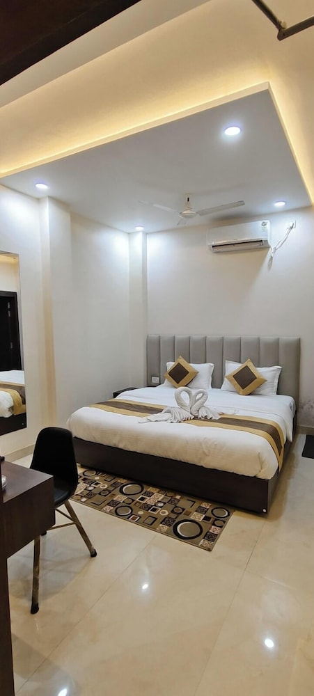 Deluxe Room - Photo 3