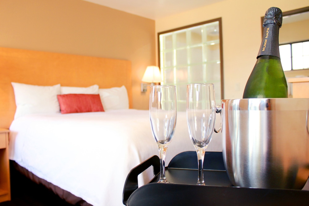 Romantic Room, 1 King Bed, Jetted Tub photo 1