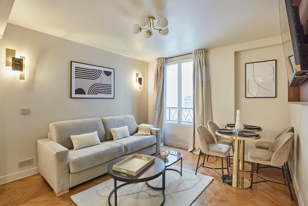 Classic Apartment (n°9) photo 2